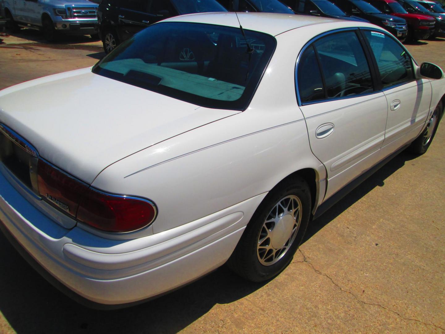 2003 WHITE Buick LeSabre Limited (1G4HR54K13U) with an 3.8L V6 OHV 12V engine, 4-Speed Automatic Overdrive transmission, located at 1815 NE 28th St., Fort Worth, TX, 76106, (817) 625-6251, 32.795582, -97.333069 - Photo#3