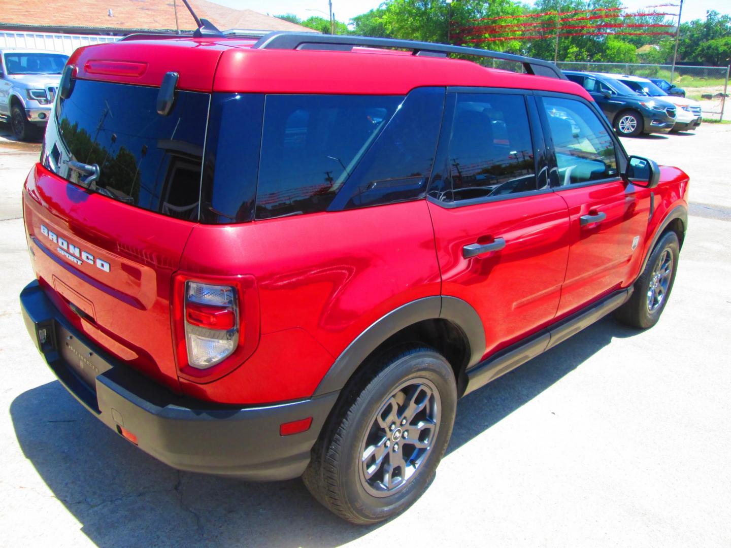 2021 RED Ford Bronco Sport Big Bend (3FMCR9B62MR) with an 1.5L L3 engine, 8A transmission, located at 1815 NE 28th St., Fort Worth, TX, 76106, (817) 625-6251, 32.795582, -97.333069 - Photo#4