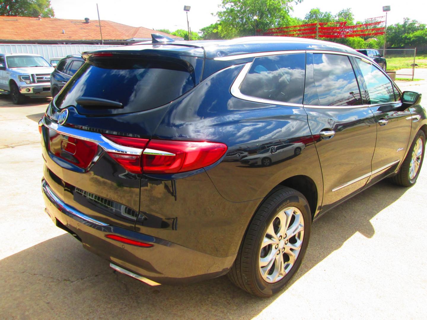 2019 BLACK Buick Enclave Avenir AWD (5GAEVCKW8KJ) with an 3.6L V6 DOHC 24V engine, 9A transmission, located at 1815 NE 28th St., Fort Worth, TX, 76106, (817) 625-6251, 32.795582, -97.333069 - Photo#4
