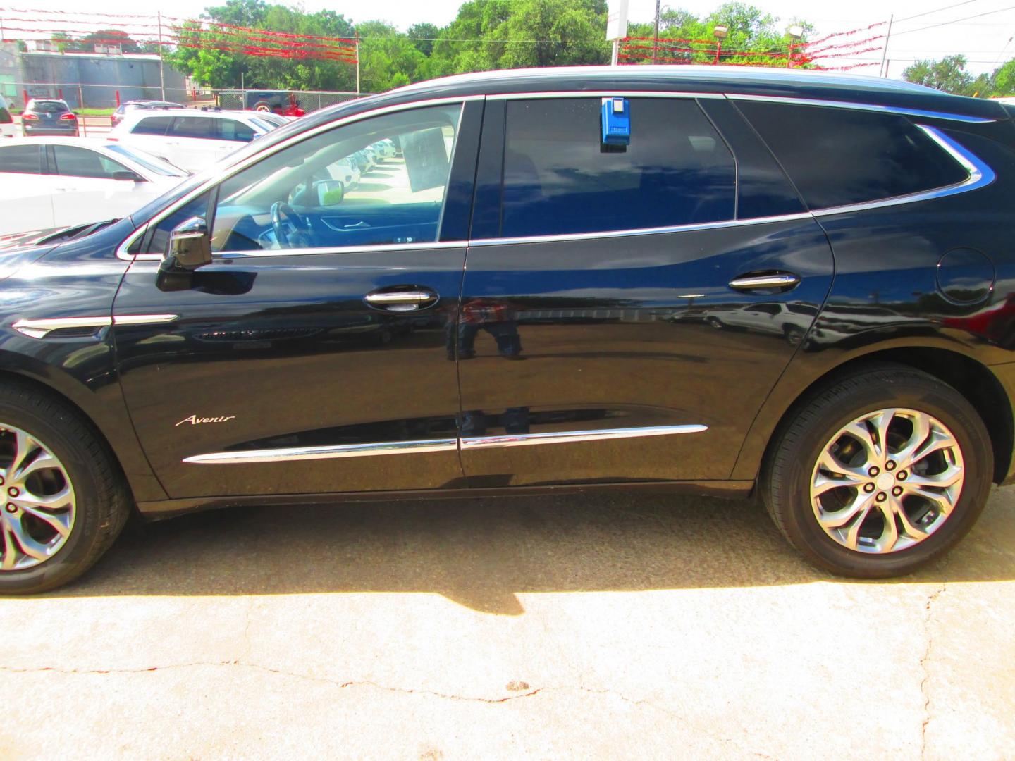 2019 BLACK Buick Enclave Avenir AWD (5GAEVCKW8KJ) with an 3.6L V6 DOHC 24V engine, 9A transmission, located at 1815 NE 28th St., Fort Worth, TX, 76106, (817) 625-6251, 32.795582, -97.333069 - Photo#8
