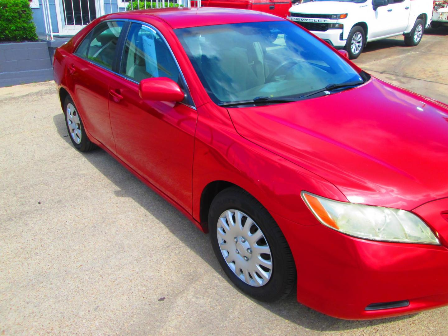 2007 RED Toyota Camry CE 5-Spd AT (4T1BE46K77U) with an 2.4L L4 DOHC 16V engine, 5-Speed Automatic Overdrive transmission, located at 1815 NE 28th St., Fort Worth, TX, 76106, (817) 625-6251, 32.795582, -97.333069 - Photo#2