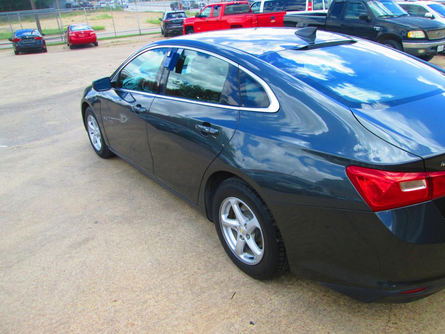 2018 GRAY Chevrolet Malibu LS (1G1ZB5ST9JF) with an 1.5L L4 DOHC 16V engine, 6A transmission, located at 1815 NE 28th St., Fort Worth, TX, 76106, (817) 625-6251, 32.795582, -97.333069 - Photo#6
