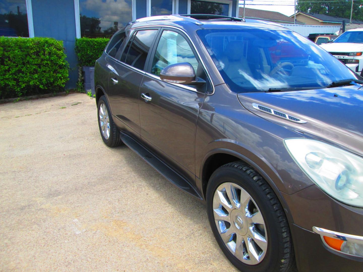 2011 BROWN Buick Enclave CXL-2 FWD (5GAKRCED2BJ) with an 3.6L V6 DOHC 24V engine, 6-Speed Automatic Overdrive transmission, located at 1815 NE 28th St., Fort Worth, TX, 76106, (817) 625-6251, 32.795582, -97.333069 - Photo#2