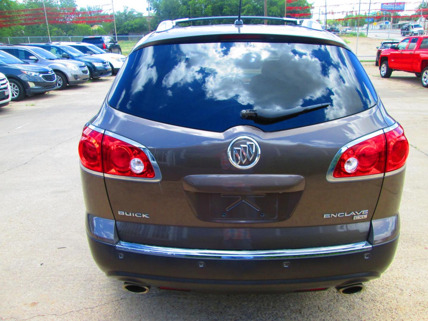 2011 BROWN Buick Enclave CXL-2 FWD (5GAKRCED2BJ) with an 3.6L V6 DOHC 24V engine, 6-Speed Automatic Overdrive transmission, located at 1815 NE 28th St., Fort Worth, TX, 76106, (817) 625-6251, 32.795582, -97.333069 - Photo#5