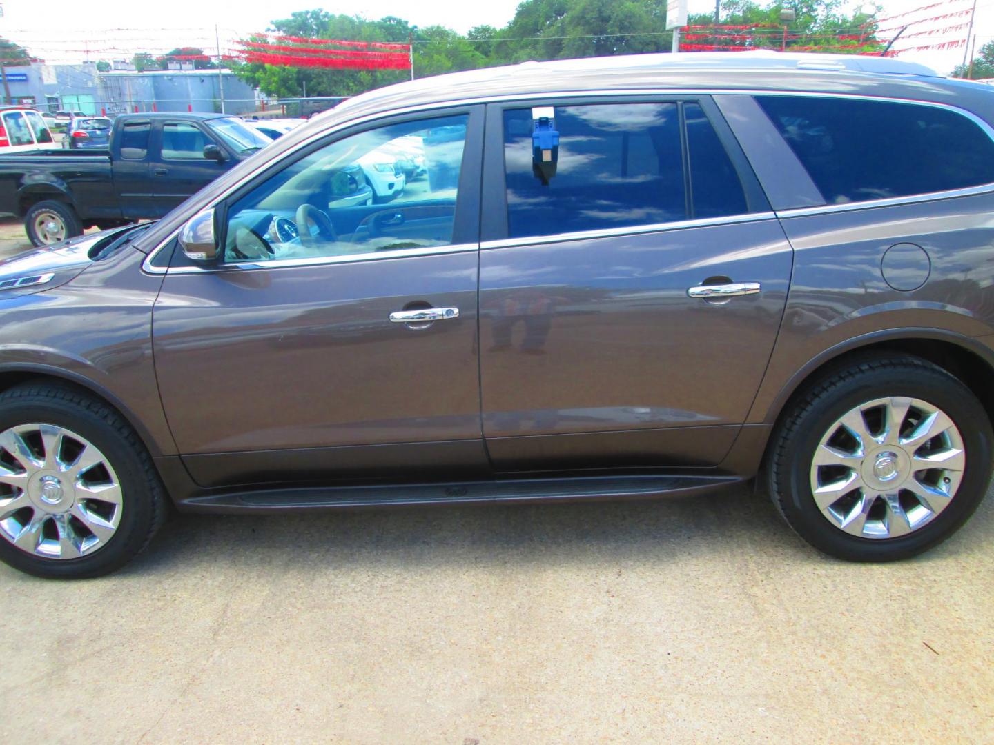 2011 BROWN Buick Enclave CXL-2 FWD (5GAKRCED2BJ) with an 3.6L V6 DOHC 24V engine, 6-Speed Automatic Overdrive transmission, located at 1815 NE 28th St., Fort Worth, TX, 76106, (817) 625-6251, 32.795582, -97.333069 - Photo#7