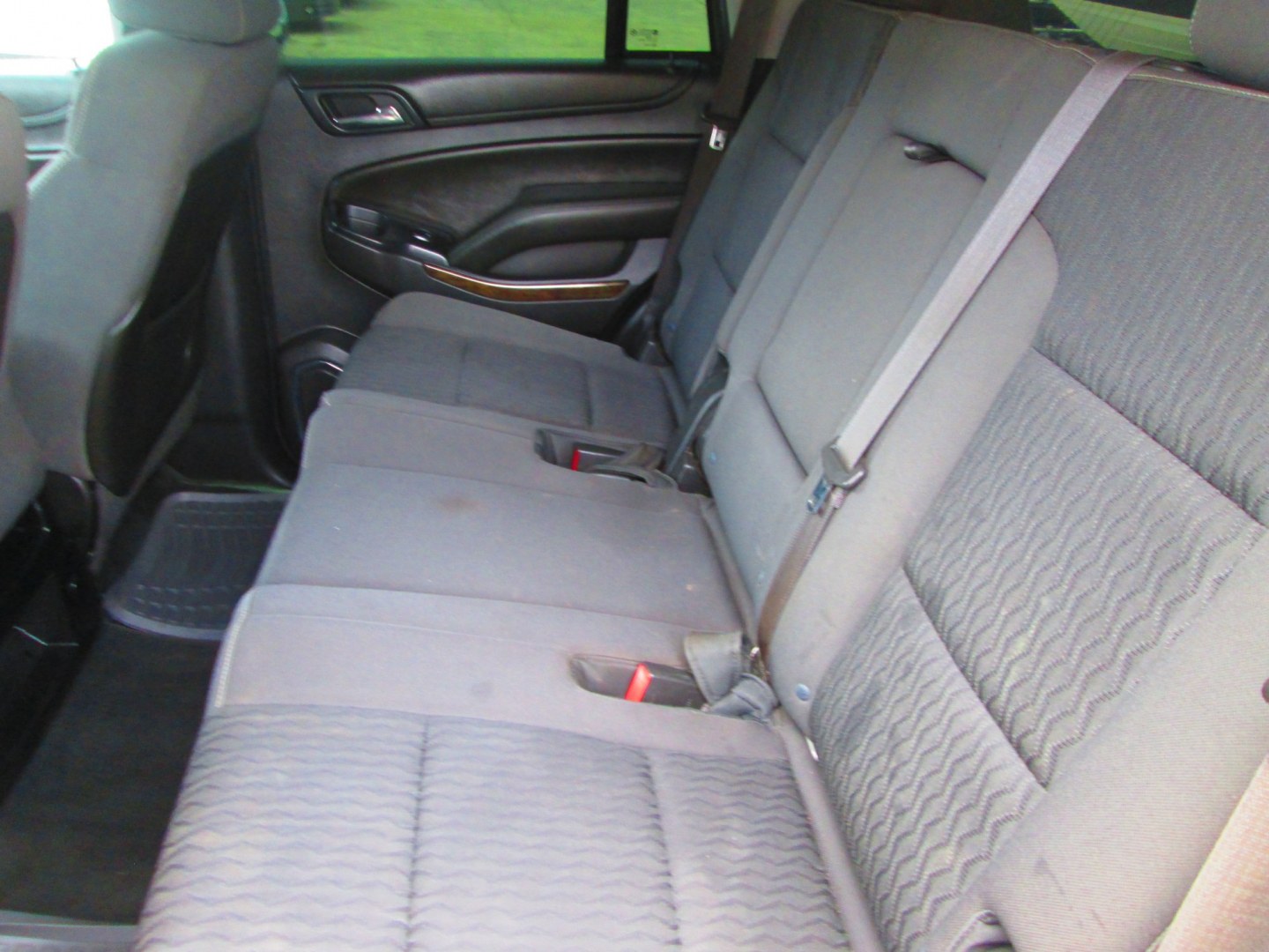 2015 SILVER Chevrolet Tahoe LS 2WD (1GNSCAEC8FR) with an 5.3L V8 OHV 16V engine, 6A transmission, located at 1815 NE 28th St., Fort Worth, TX, 76106, (817) 625-6251, 32.795582, -97.333069- Photo#8