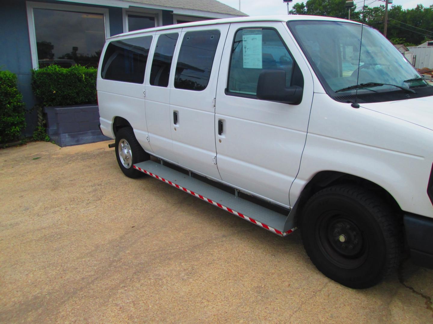 2014 WHITE Ford E-Series Van E-250 (1FTNE2EW4ED) with an 4.6L V8 SOHC 16V engine, 4-Speed Automatic transmission, located at 1815 NE 28th St., Fort Worth, TX, 76106, (817) 625-6251, 32.795582, -97.333069- Photo#2
