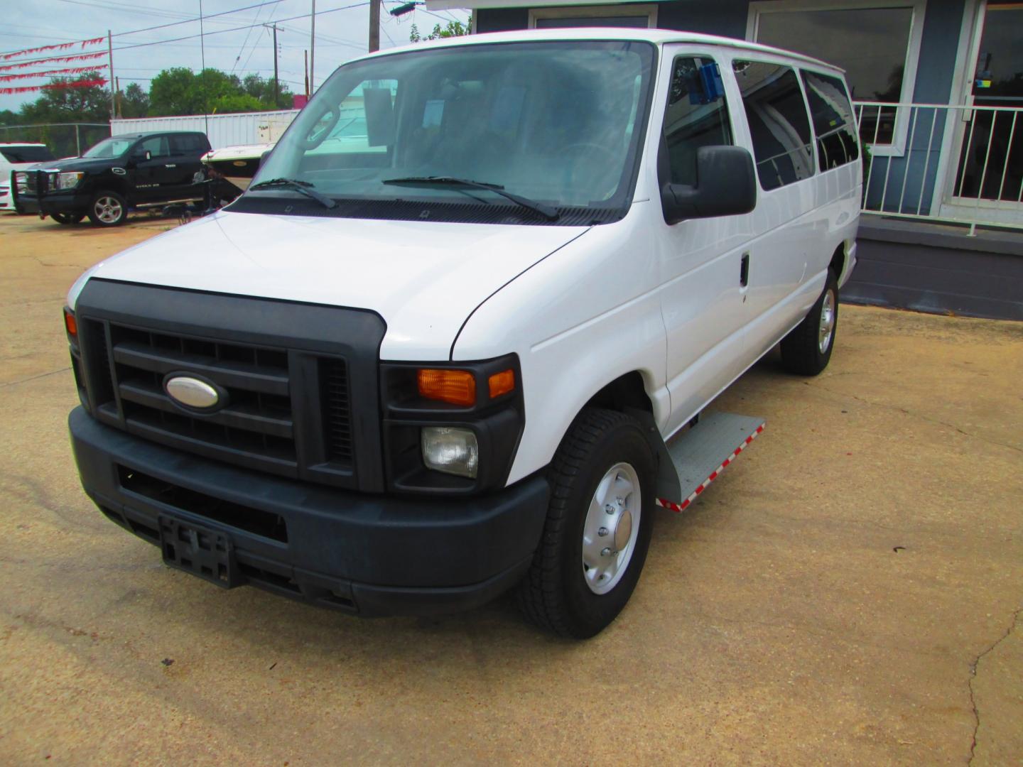2014 WHITE Ford E-Series Van E-250 (1FTNE2EW4ED) with an 4.6L V8 SOHC 16V engine, 4-Speed Automatic transmission, located at 1815 NE 28th St., Fort Worth, TX, 76106, (817) 625-6251, 32.795582, -97.333069- Photo#0