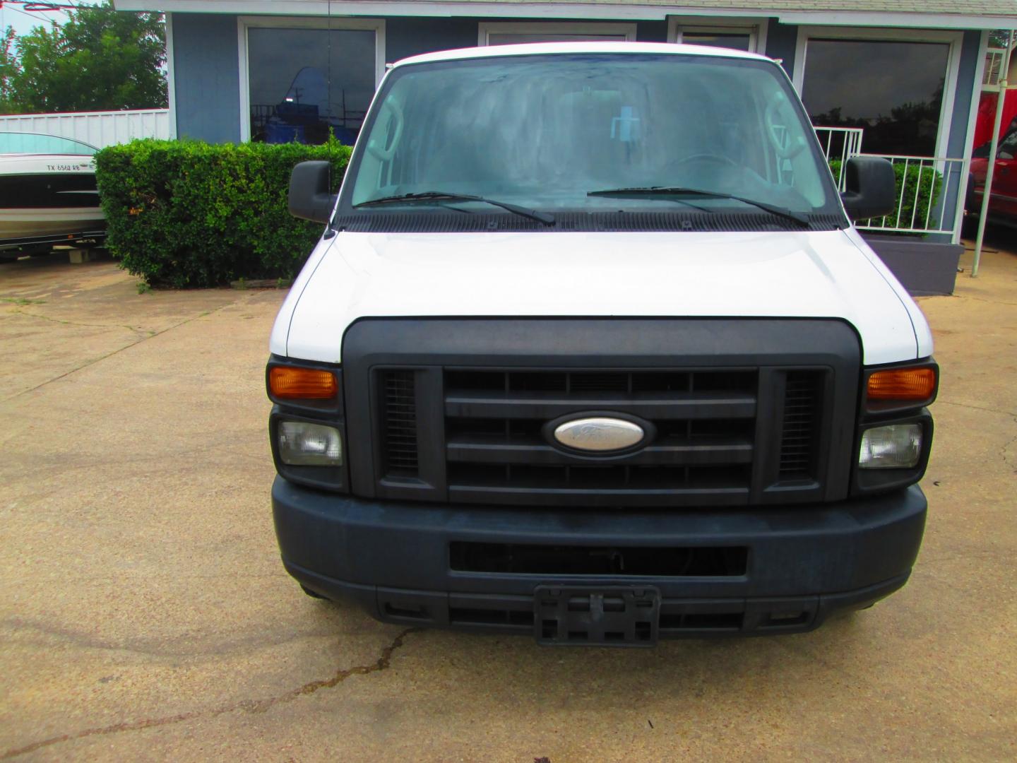 2014 WHITE Ford E-Series Van E-250 (1FTNE2EW4ED) with an 4.6L V8 SOHC 16V engine, 4-Speed Automatic transmission, located at 1815 NE 28th St., Fort Worth, TX, 76106, (817) 625-6251, 32.795582, -97.333069- Photo#1