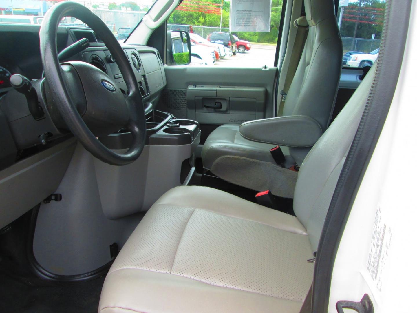 2014 WHITE Ford E-Series Van E-250 (1FTNE2EW4ED) with an 4.6L V8 SOHC 16V engine, 4-Speed Automatic transmission, located at 1815 NE 28th St., Fort Worth, TX, 76106, (817) 625-6251, 32.795582, -97.333069- Photo#9