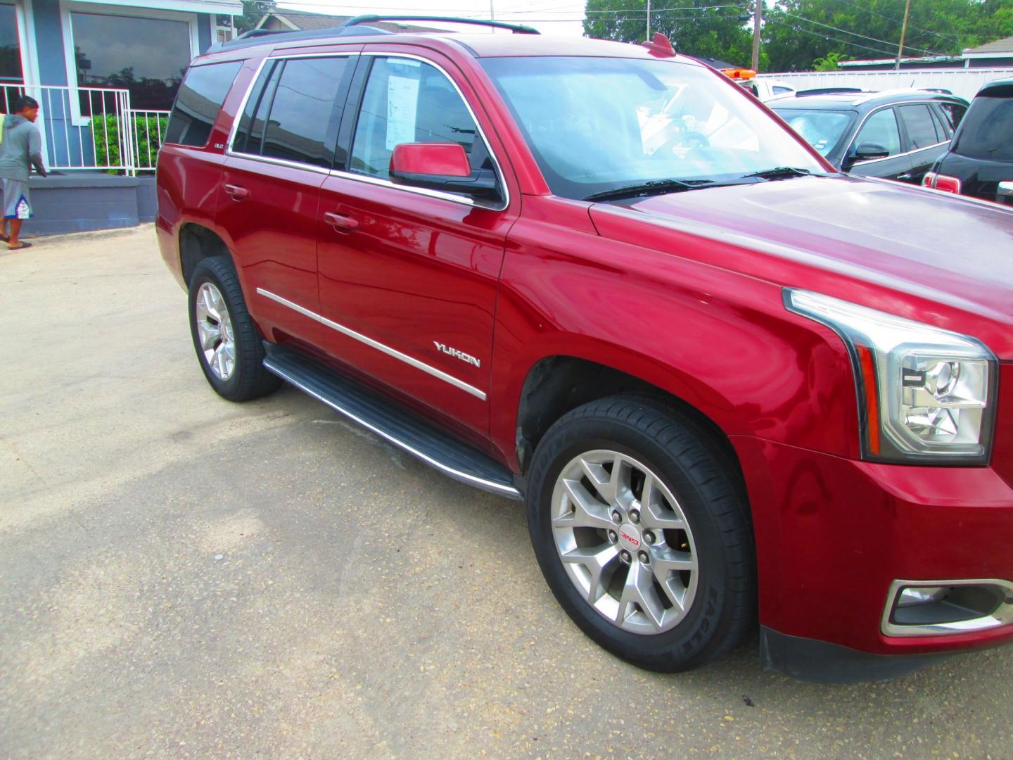 2017 RED GMC Yukon SLE 2WD (1GKS1AKC5HR) with an 5.3L V8 OHV 16V engine, 6A transmission, located at 1815 NE 28th St., Fort Worth, TX, 76106, (817) 625-6251, 32.795582, -97.333069- Photo#2
