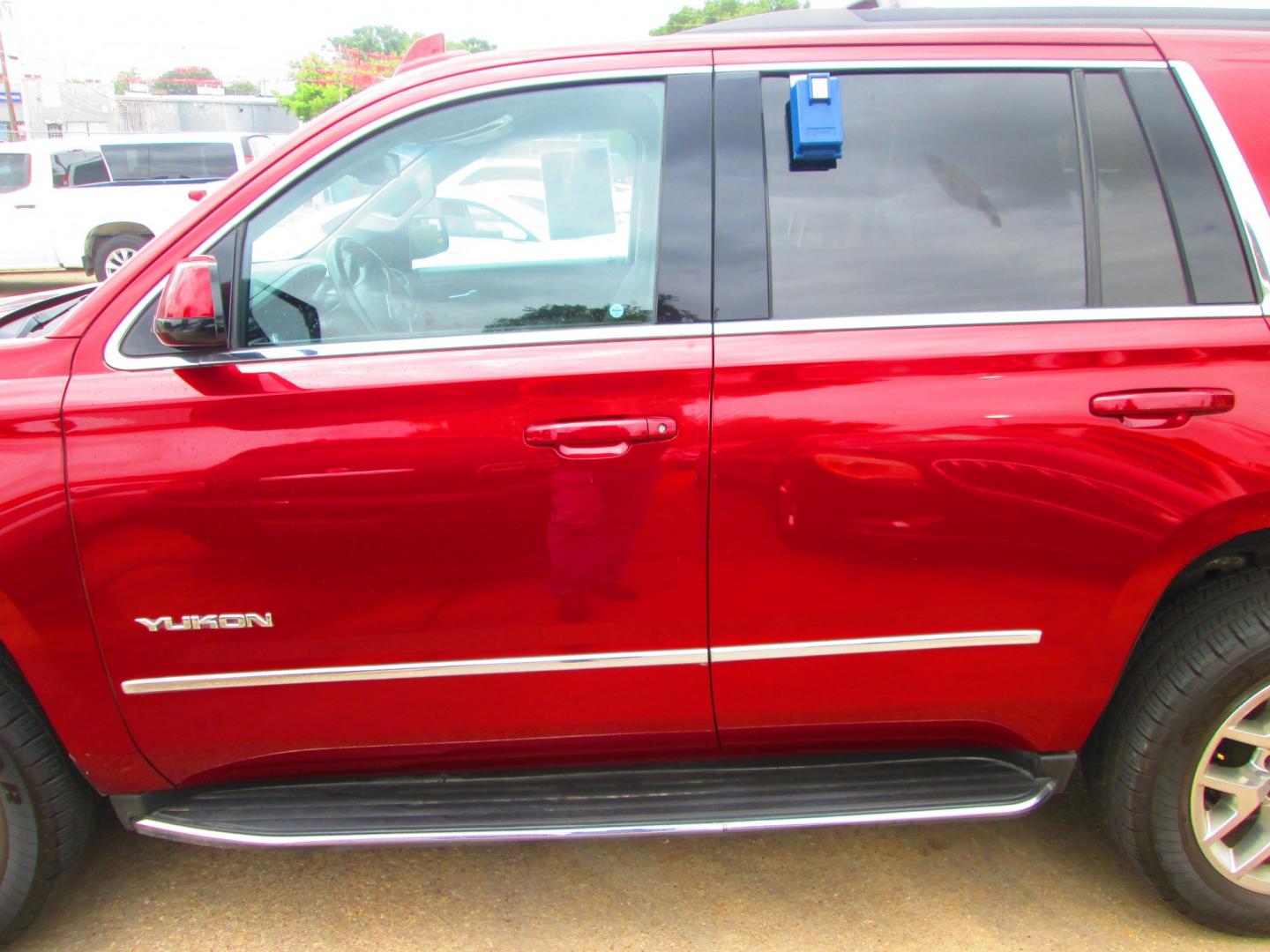 2017 RED GMC Yukon SLE 2WD (1GKS1AKC5HR) with an 5.3L V8 OHV 16V engine, 6A transmission, located at 1815 NE 28th St., Fort Worth, TX, 76106, (817) 625-6251, 32.795582, -97.333069- Photo#6