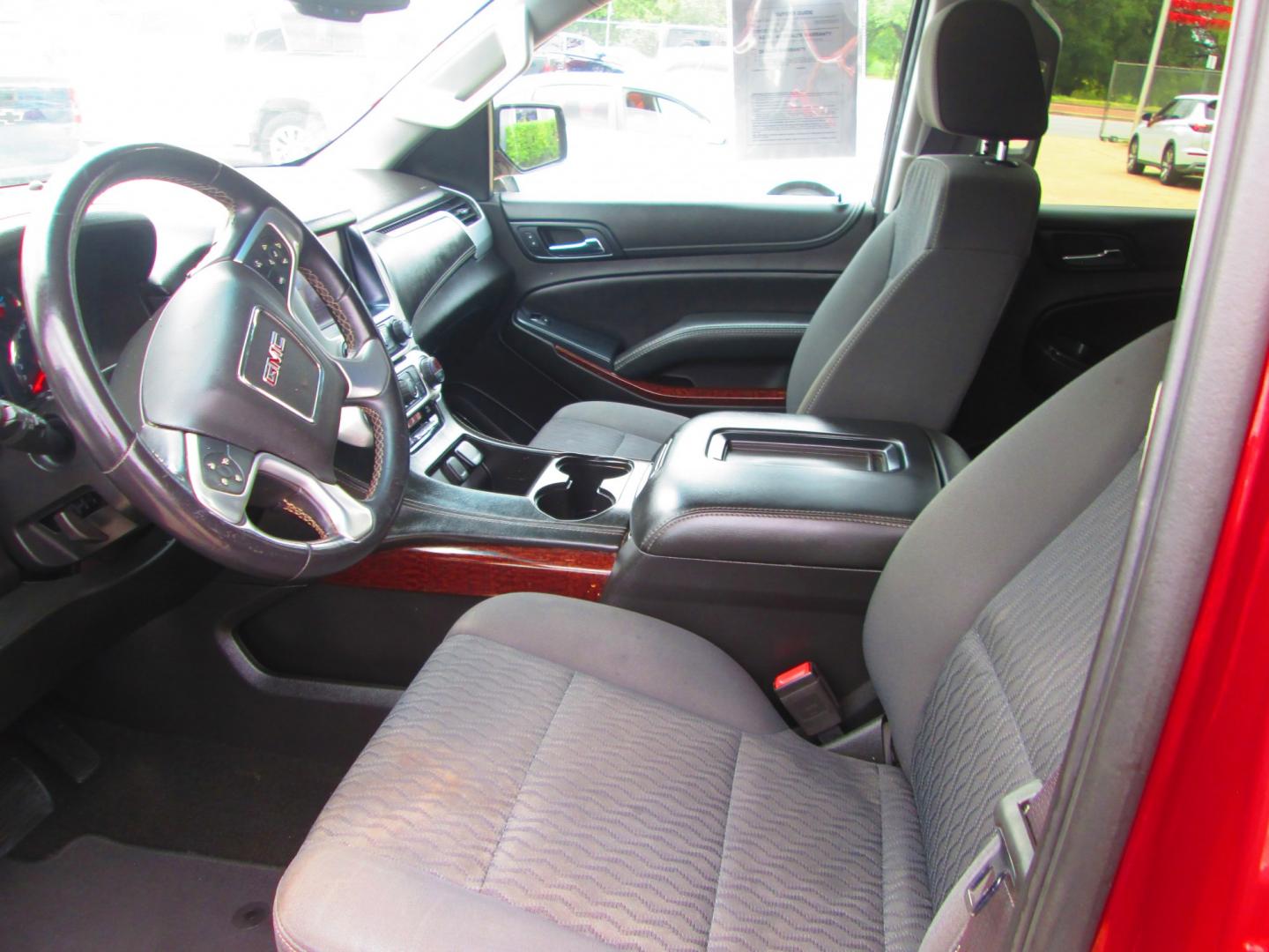 2017 RED GMC Yukon SLE 2WD (1GKS1AKC5HR) with an 5.3L V8 OHV 16V engine, 6A transmission, located at 1815 NE 28th St., Fort Worth, TX, 76106, (817) 625-6251, 32.795582, -97.333069- Photo#8