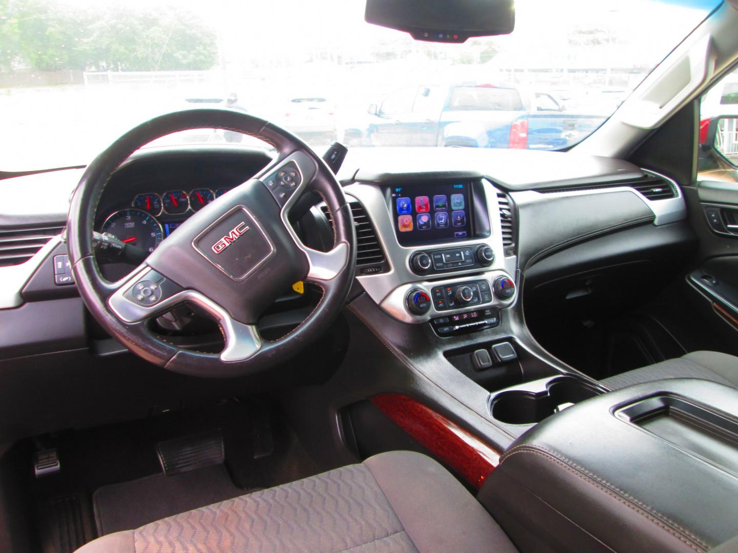 2017 RED GMC Yukon SLE 2WD (1GKS1AKC5HR) with an 5.3L V8 OHV 16V engine, 6A transmission, located at 1815 NE 28th St., Fort Worth, TX, 76106, (817) 625-6251, 32.795582, -97.333069- Photo#7