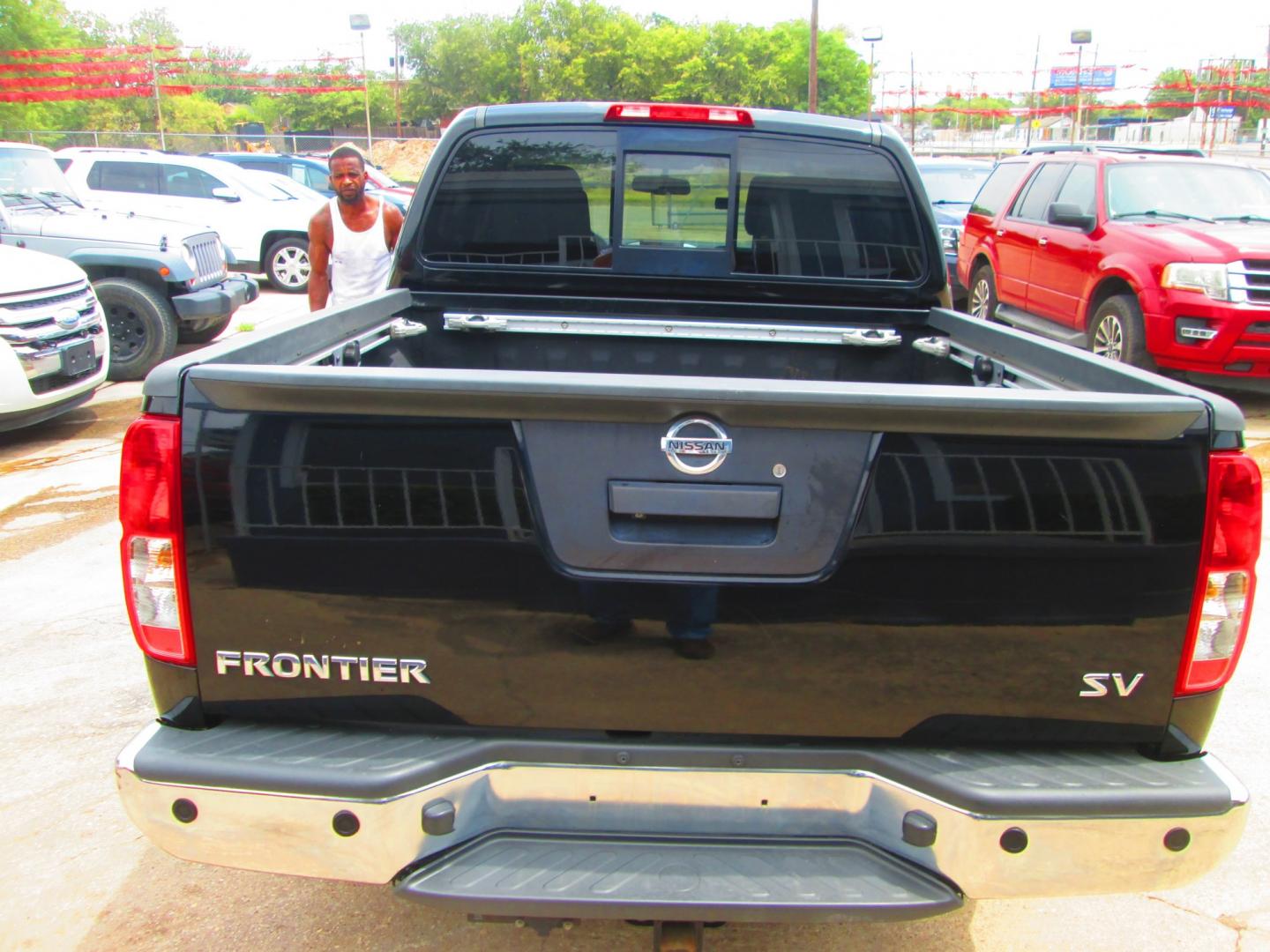 2014 Nissan Frontier S Crew Cab 5AT 2WD (1N6AD0ER0EN) with an 4.0L V6 DOHC 24V engine, 5-Speed Automatic transmission, located at 1815 NE 28th St., Fort Worth, TX, 76106, (817) 625-6251, 32.795582, -97.333069- Photo#5