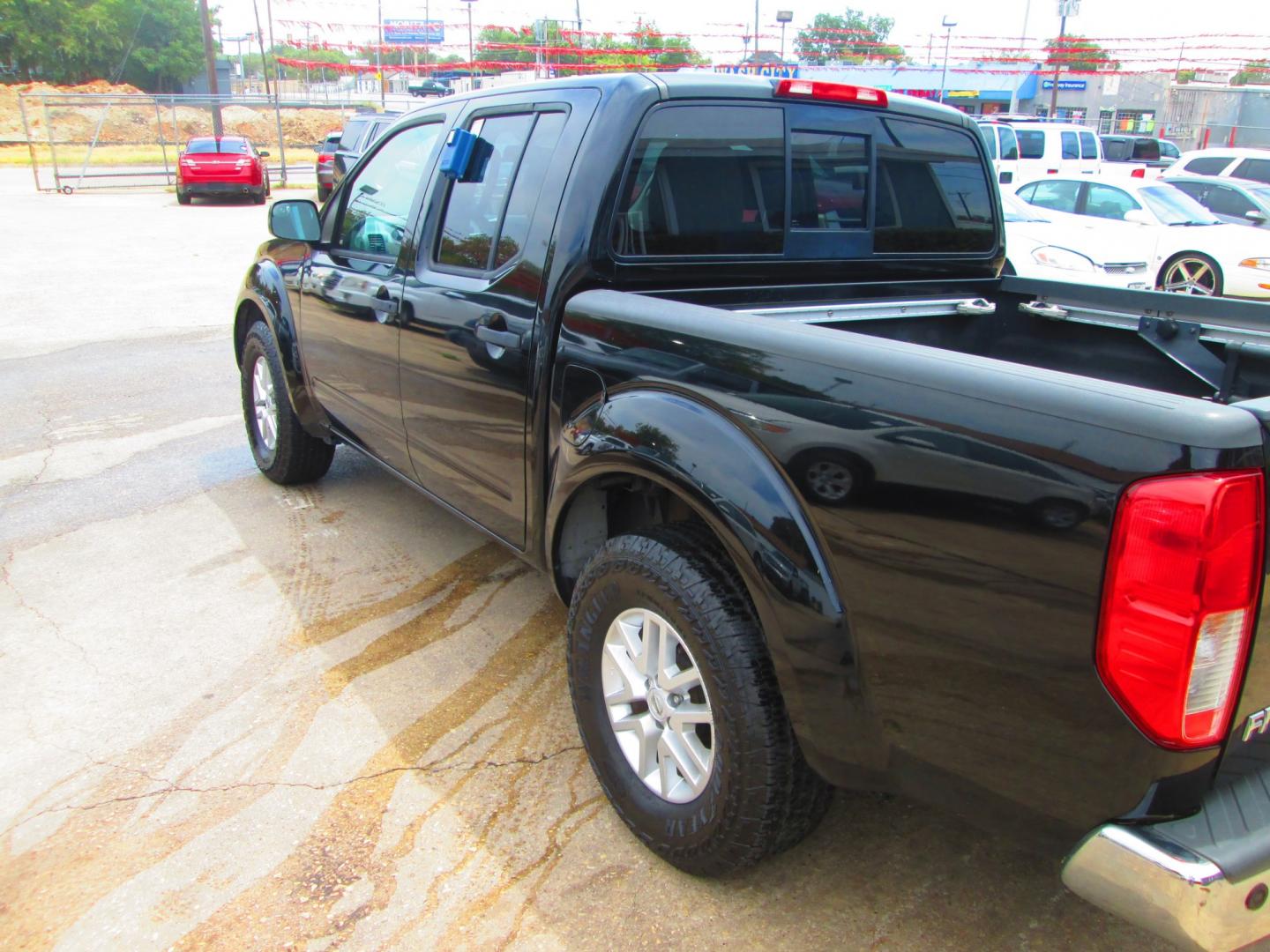 2014 Nissan Frontier S Crew Cab 5AT 2WD (1N6AD0ER0EN) with an 4.0L V6 DOHC 24V engine, 5-Speed Automatic transmission, located at 1815 NE 28th St., Fort Worth, TX, 76106, (817) 625-6251, 32.795582, -97.333069- Photo#6