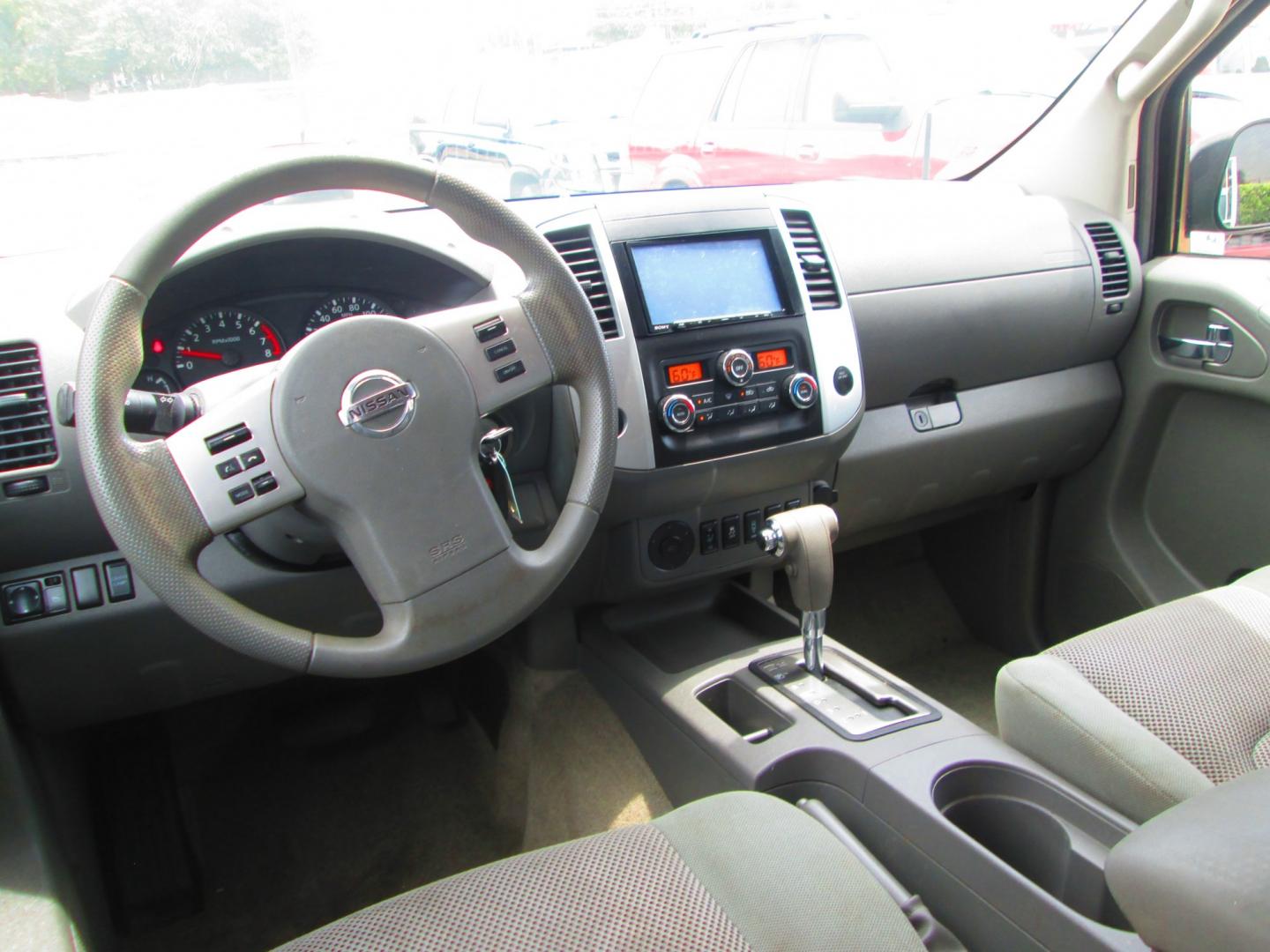 2014 Nissan Frontier S Crew Cab 5AT 2WD (1N6AD0ER0EN) with an 4.0L V6 DOHC 24V engine, 5-Speed Automatic transmission, located at 1815 NE 28th St., Fort Worth, TX, 76106, (817) 625-6251, 32.795582, -97.333069- Photo#9