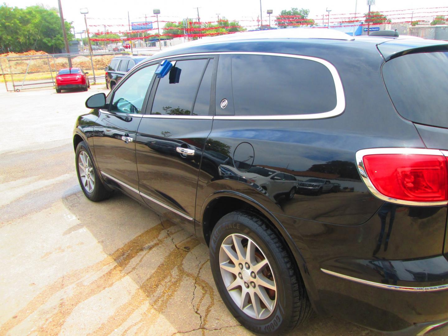 2017 BLACK Buick Enclave Leather AWD (5GAKVBKD4HJ) with an 3.6L V6 DOHC 24V engine, 6A transmission, located at 1815 NE 28th St., Fort Worth, TX, 76106, (817) 625-6251, 32.795582, -97.333069- Photo#6