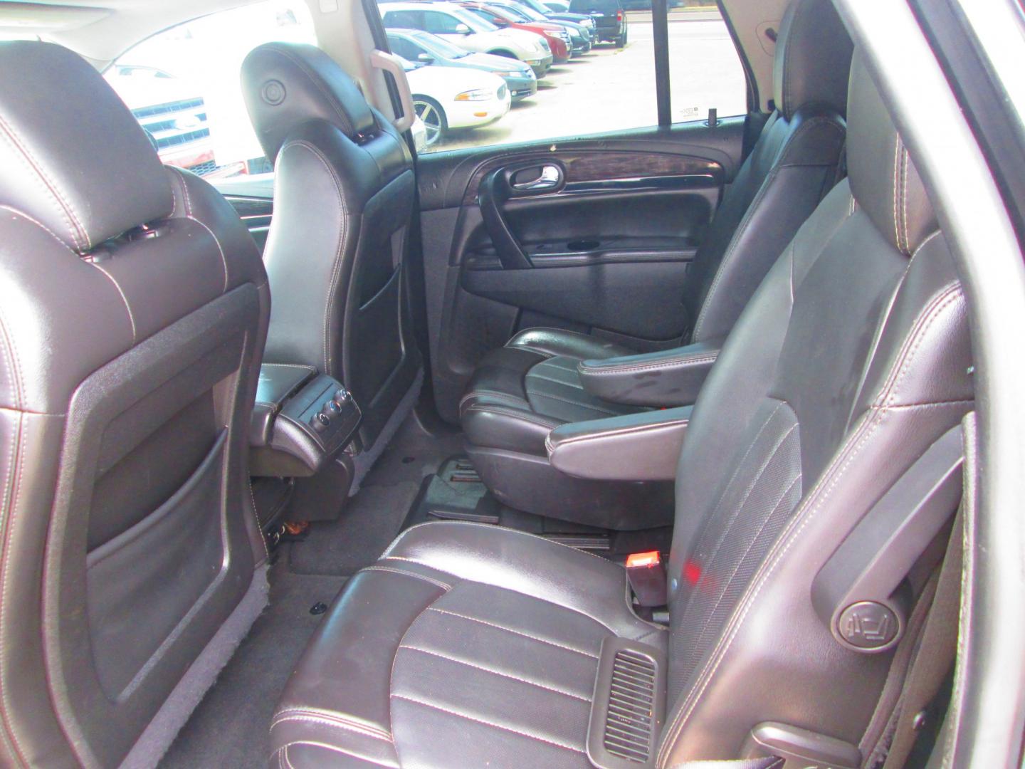 2017 BLACK Buick Enclave Leather AWD (5GAKVBKD4HJ) with an 3.6L V6 DOHC 24V engine, 6A transmission, located at 1815 NE 28th St., Fort Worth, TX, 76106, (817) 625-6251, 32.795582, -97.333069- Photo#8
