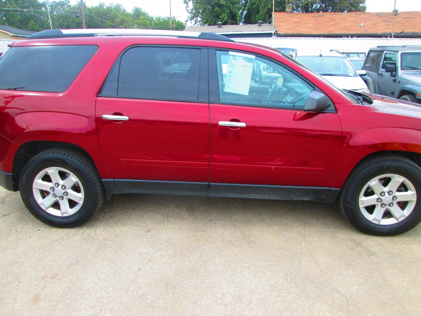 2015 RED GMC Acadia SLE-2 FWD (1GKKRPKD7FJ) with an 3.6L V6 DOHC 24V engine, 6A transmission, located at 1815 NE 28th St., Fort Worth, TX, 76106, (817) 625-6251, 32.795582, -97.333069- Photo#3