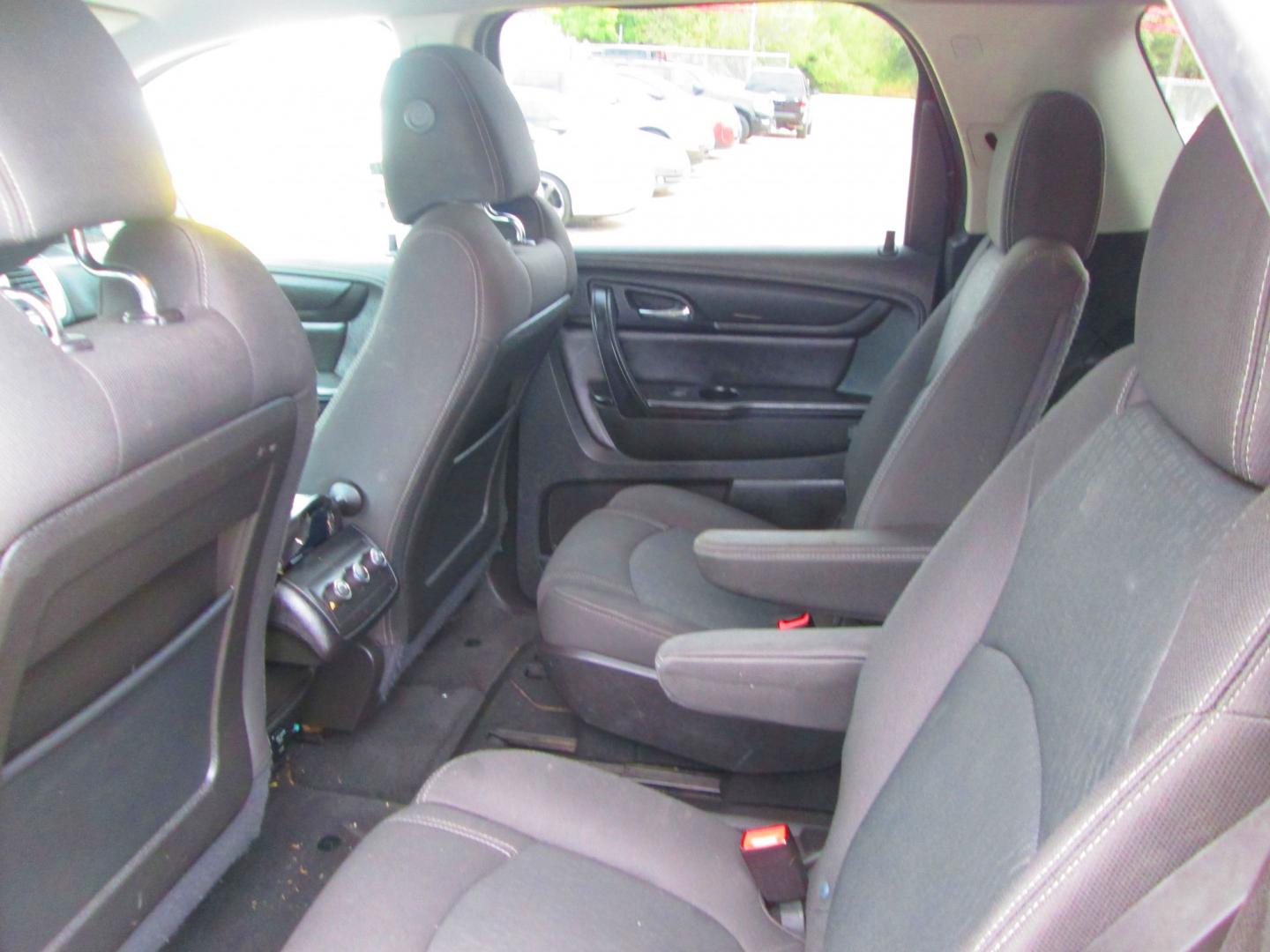 2015 RED GMC Acadia SLE-2 FWD (1GKKRPKD7FJ) with an 3.6L V6 DOHC 24V engine, 6A transmission, located at 1815 NE 28th St., Fort Worth, TX, 76106, (817) 625-6251, 32.795582, -97.333069- Photo#9