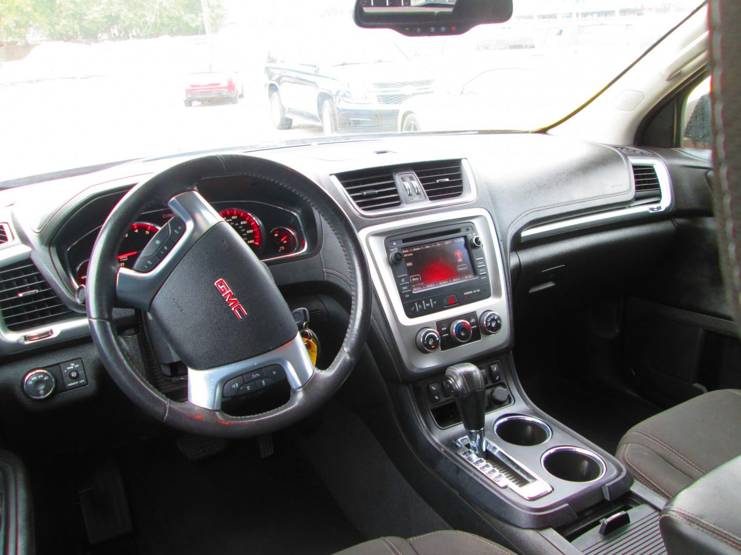 2015 RED GMC Acadia SLE-2 FWD (1GKKRPKD7FJ) with an 3.6L V6 DOHC 24V engine, 6A transmission, located at 1815 NE 28th St., Fort Worth, TX, 76106, (817) 625-6251, 32.795582, -97.333069- Photo#10