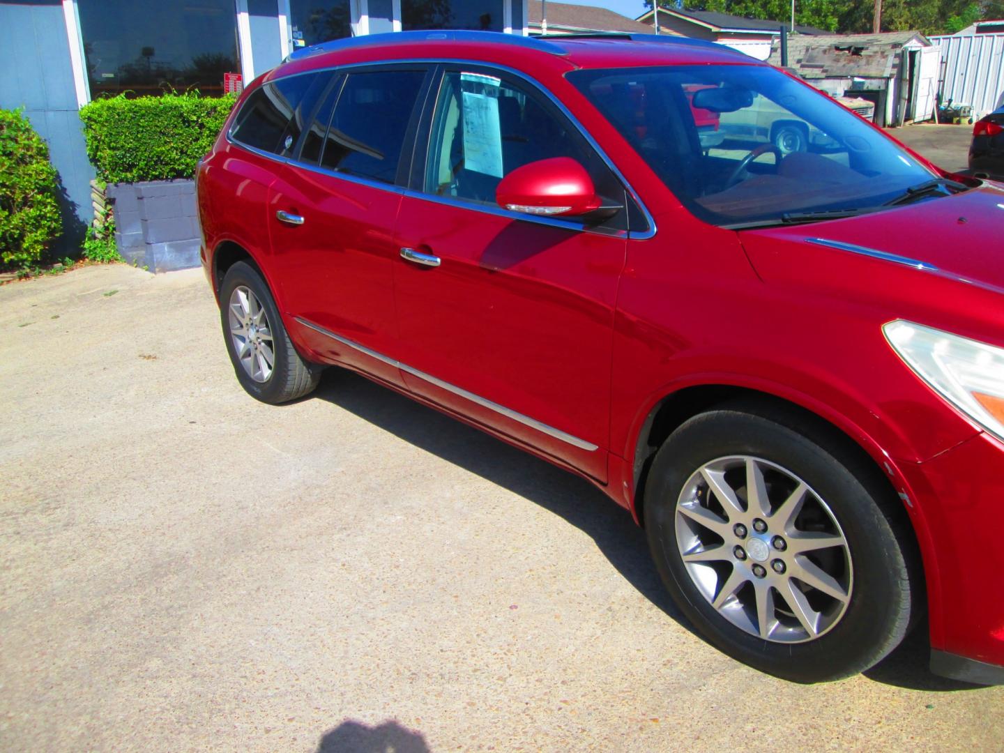 2013 RED Buick Enclave Leather FWD (5GAKRCKD7DJ) with an 3.6L V6 DOHC 24V engine, 6-Speed Automatic Overdrive transmission, located at 1815 NE 28th St., Fort Worth, TX, 76106, (817) 625-6251, 32.795582, -97.333069- Photo#2