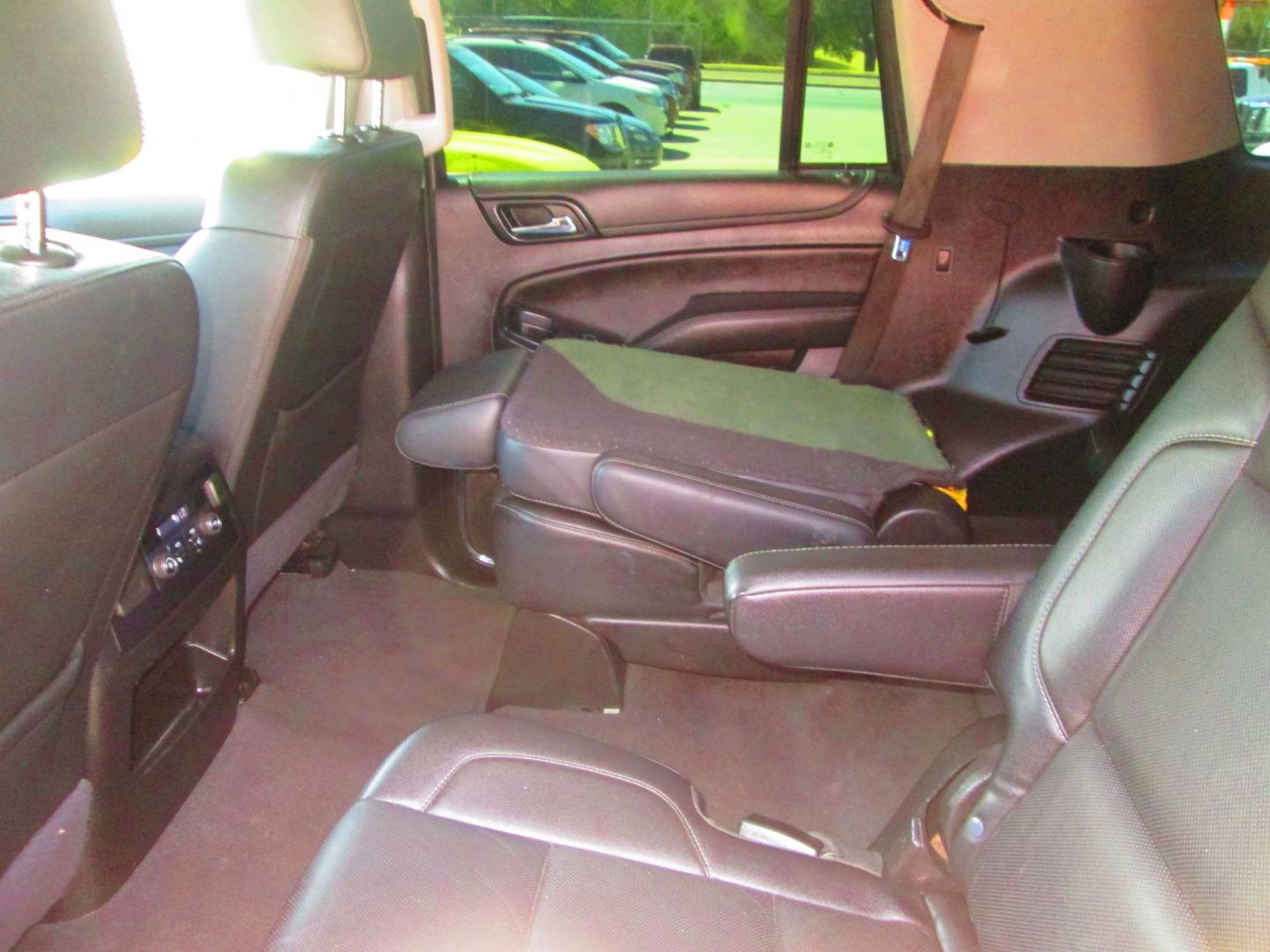 2020 WHITE GMC Yukon SLT 4WD (1GKS2BKC8LR) with an 5.3L V8 OHV 16V FFV engine, 6A transmission, located at 1815 NE 28th St., Fort Worth, TX, 76106, (817) 625-6251, 32.795582, -97.333069- Photo#9