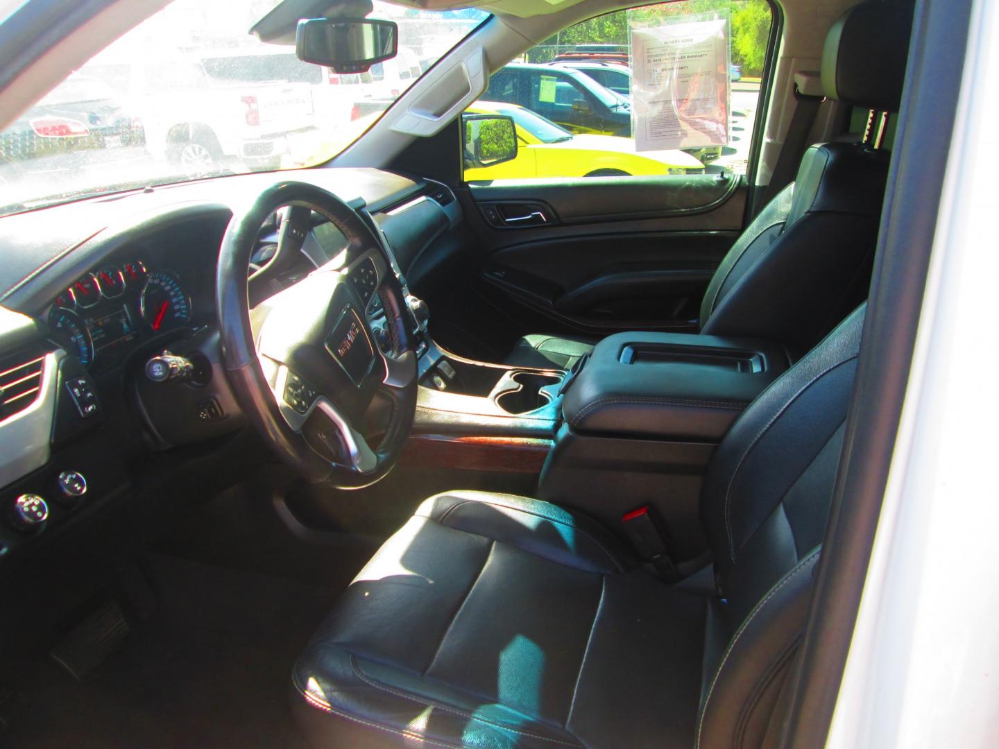 2020 WHITE GMC Yukon SLT 4WD (1GKS2BKC8LR) with an 5.3L V8 OHV 16V FFV engine, 6A transmission, located at 1815 NE 28th St., Fort Worth, TX, 76106, (817) 625-6251, 32.795582, -97.333069- Photo#11