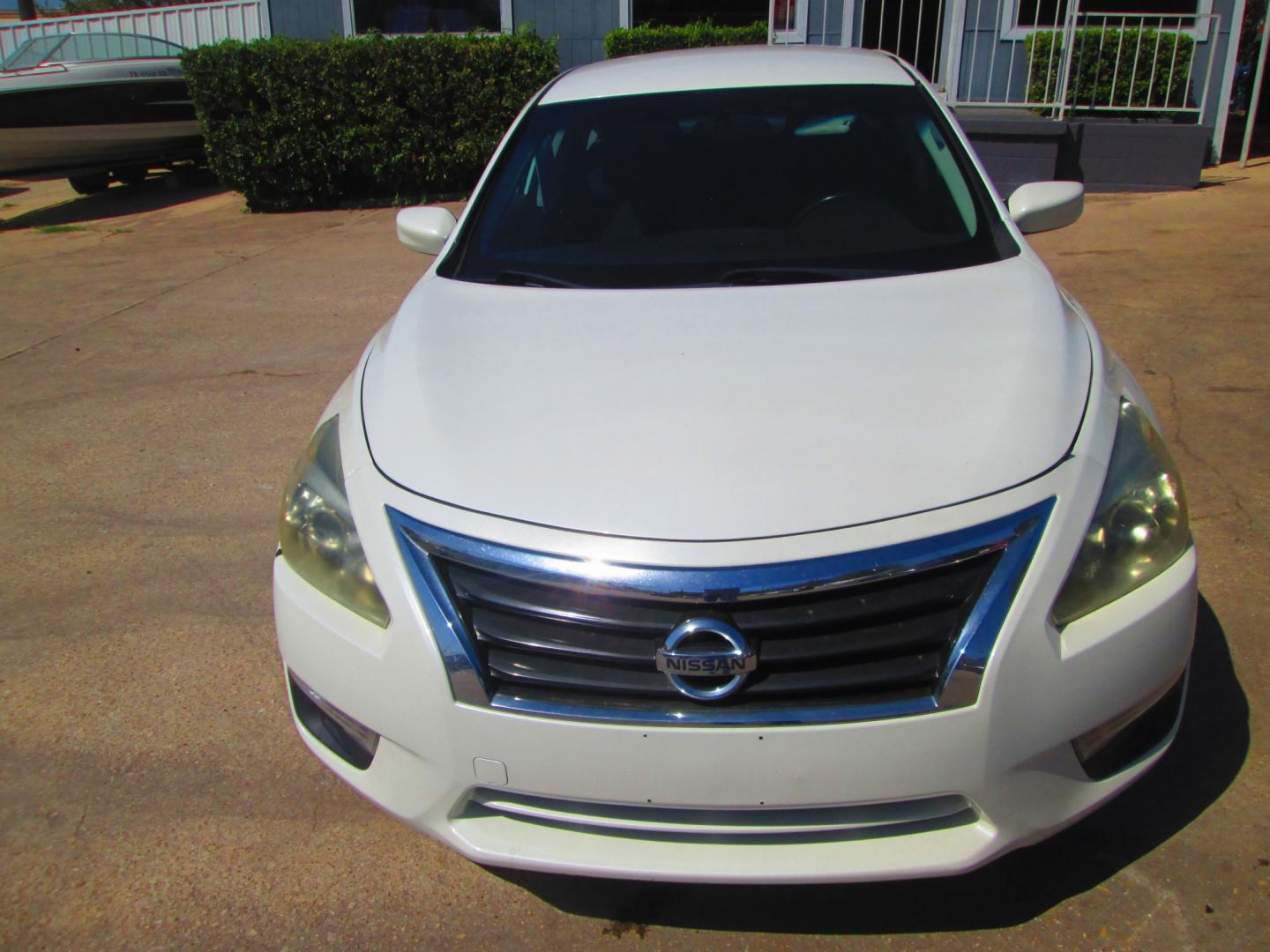 2014 WHITE Nissan Altima 2.5 SL (1N4AL3AP1EC) with an 2.5L L4 DOHC 16V engine, Continuously Variable Transmission transmission, located at 1815 NE 28th St., Fort Worth, TX, 76106, (817) 625-6251, 32.795582, -97.333069- Photo#1