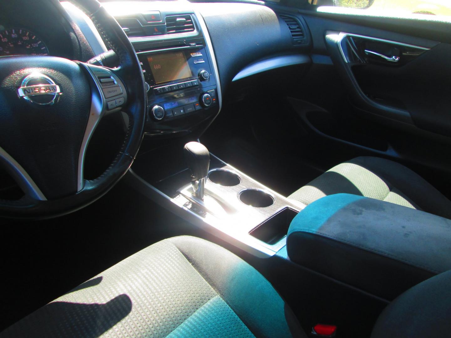 2014 WHITE Nissan Altima 2.5 SL (1N4AL3AP1EC) with an 2.5L L4 DOHC 16V engine, Continuously Variable Transmission transmission, located at 1815 NE 28th St., Fort Worth, TX, 76106, (817) 625-6251, 32.795582, -97.333069- Photo#9