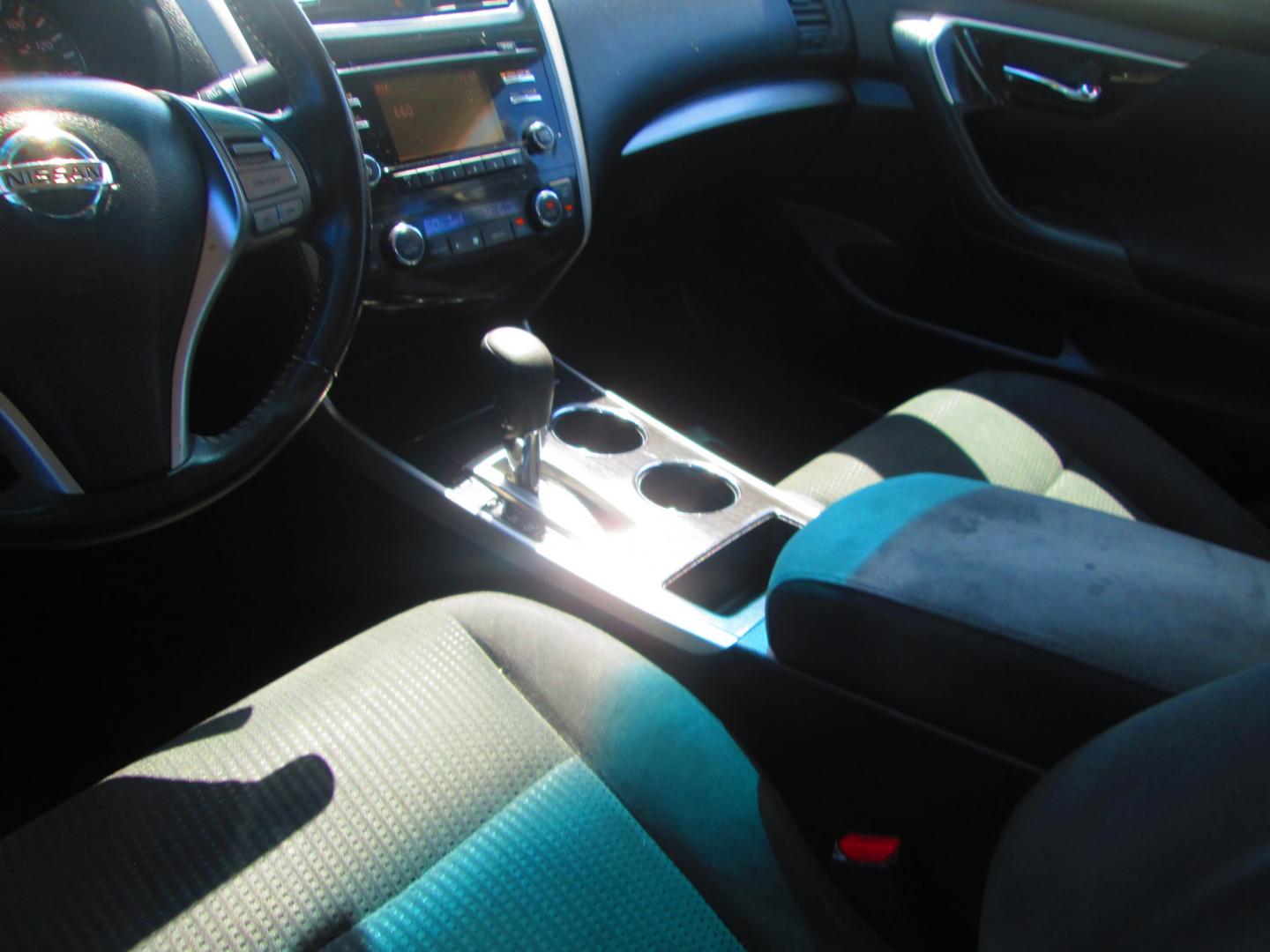 2014 WHITE Nissan Altima 2.5 SL (1N4AL3AP1EC) with an 2.5L L4 DOHC 16V engine, Continuously Variable Transmission transmission, located at 1815 NE 28th St., Fort Worth, TX, 76106, (817) 625-6251, 32.795582, -97.333069- Photo#8