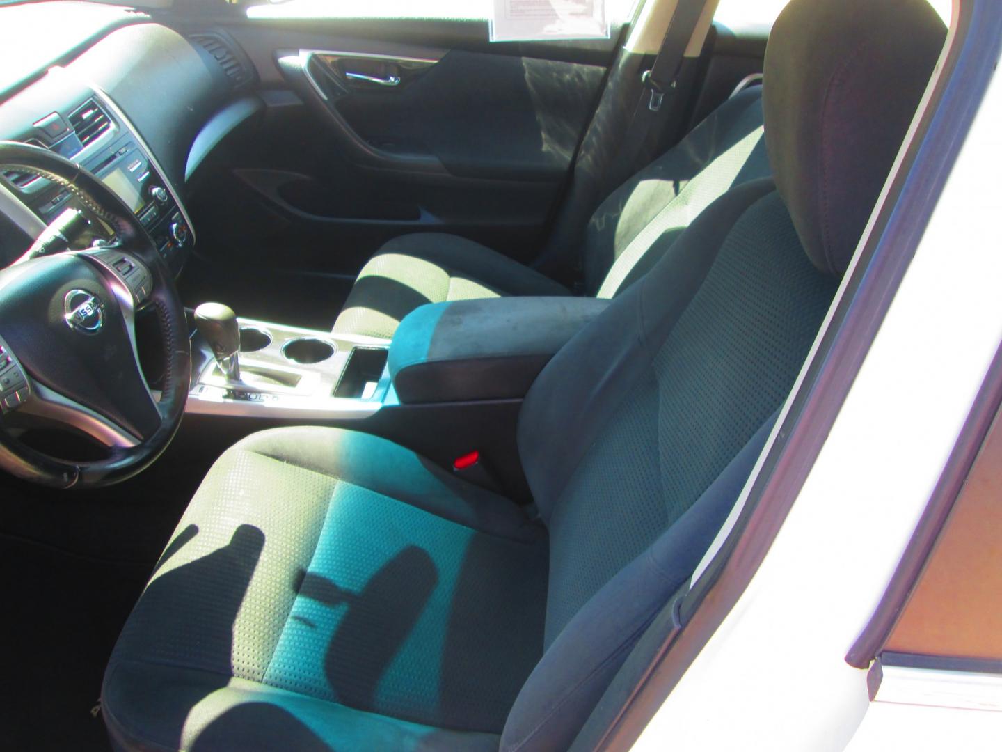 2014 WHITE Nissan Altima 2.5 SL (1N4AL3AP1EC) with an 2.5L L4 DOHC 16V engine, Continuously Variable Transmission transmission, located at 1815 NE 28th St., Fort Worth, TX, 76106, (817) 625-6251, 32.795582, -97.333069- Photo#10