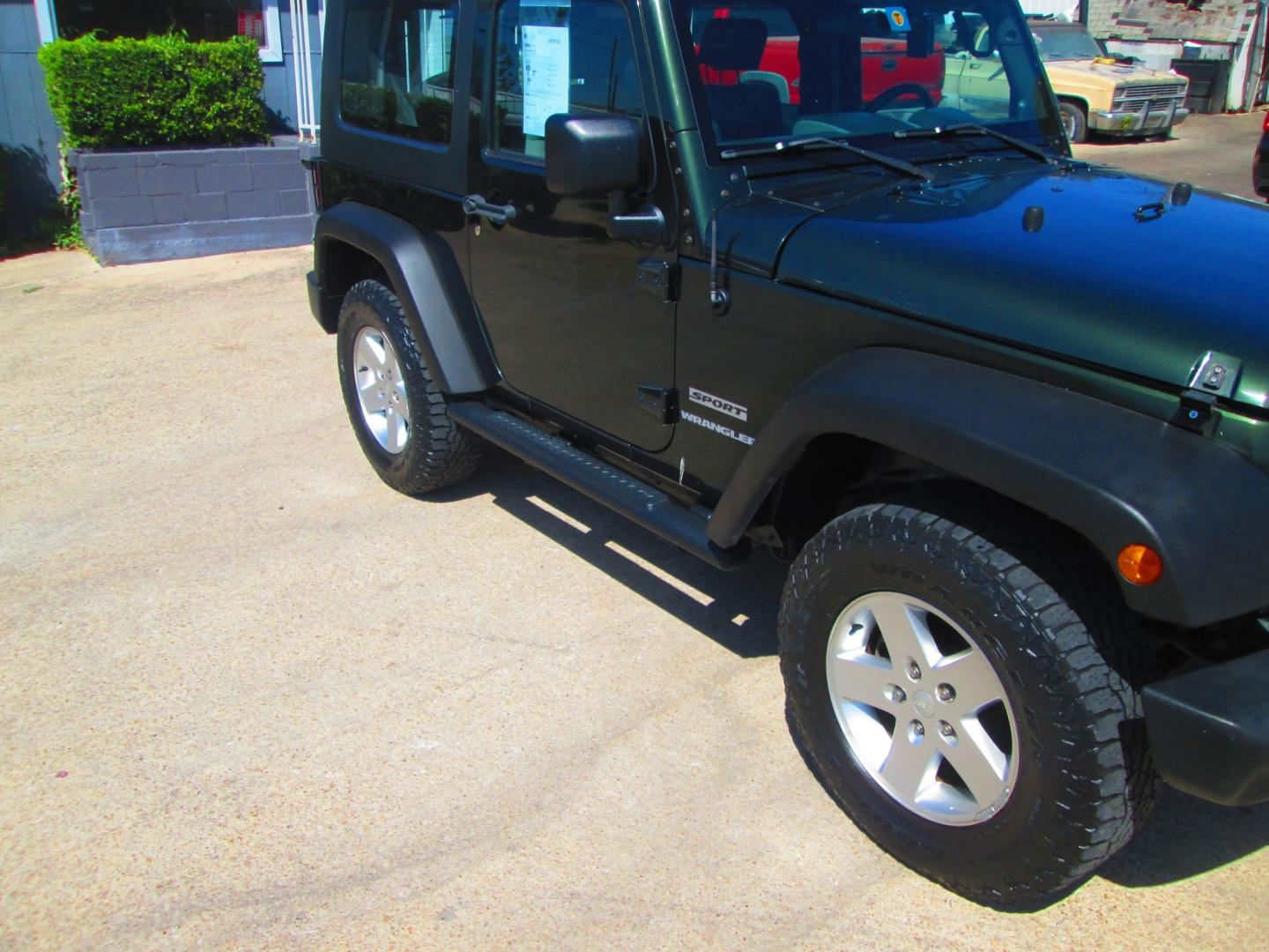 2010 GREEN Jeep Wrangler Sport 4WD (1J4AA2D12AL) with an 3.8L V6 OHV 12V engine, located at 1815 NE 28th St., Fort Worth, TX, 76106, (817) 625-6251, 32.795582, -97.333069- Photo#2