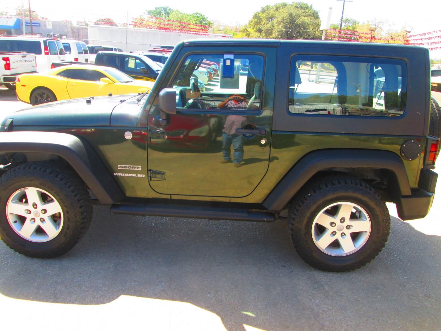 2010 GREEN Jeep Wrangler Sport 4WD (1J4AA2D12AL) with an 3.8L V6 OHV 12V engine, located at 1815 NE 28th St., Fort Worth, TX, 76106, (817) 625-6251, 32.795582, -97.333069- Photo#7