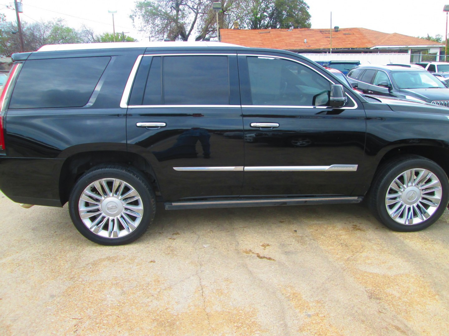 2016 BLACK Cadillac Escalade Platinum 2WD (1GYS3DKJ9GR) with an 6.2L V8 OHV 16V FFV engine, 6A transmission, located at 1815 NE 28th St., Fort Worth, TX, 76106, (817) 625-6251, 32.795582, -97.333069- Photo#3