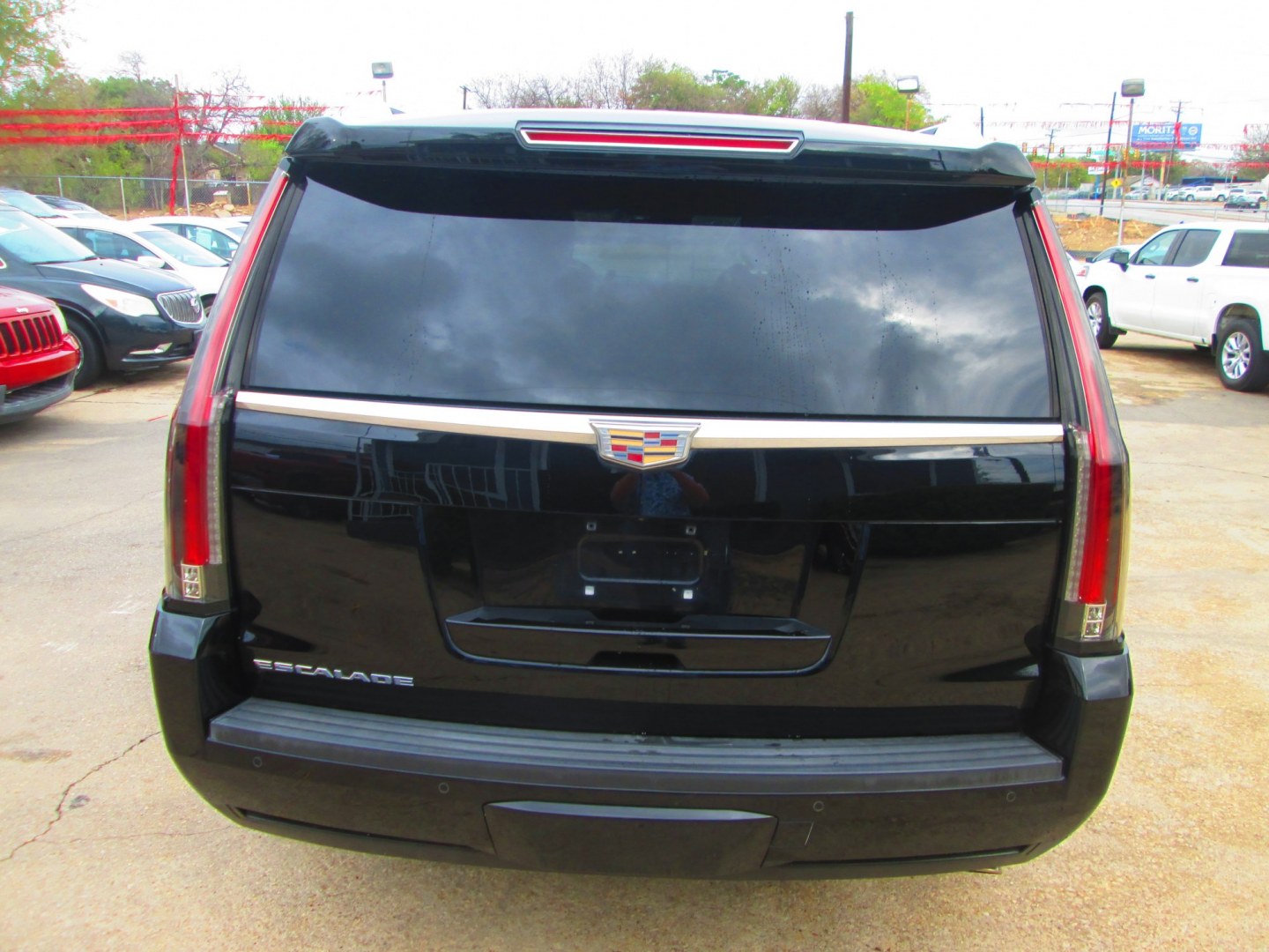 2016 BLACK Cadillac Escalade Platinum 2WD (1GYS3DKJ9GR) with an 6.2L V8 OHV 16V FFV engine, 6A transmission, located at 1815 NE 28th St., Fort Worth, TX, 76106, (817) 625-6251, 32.795582, -97.333069- Photo#5