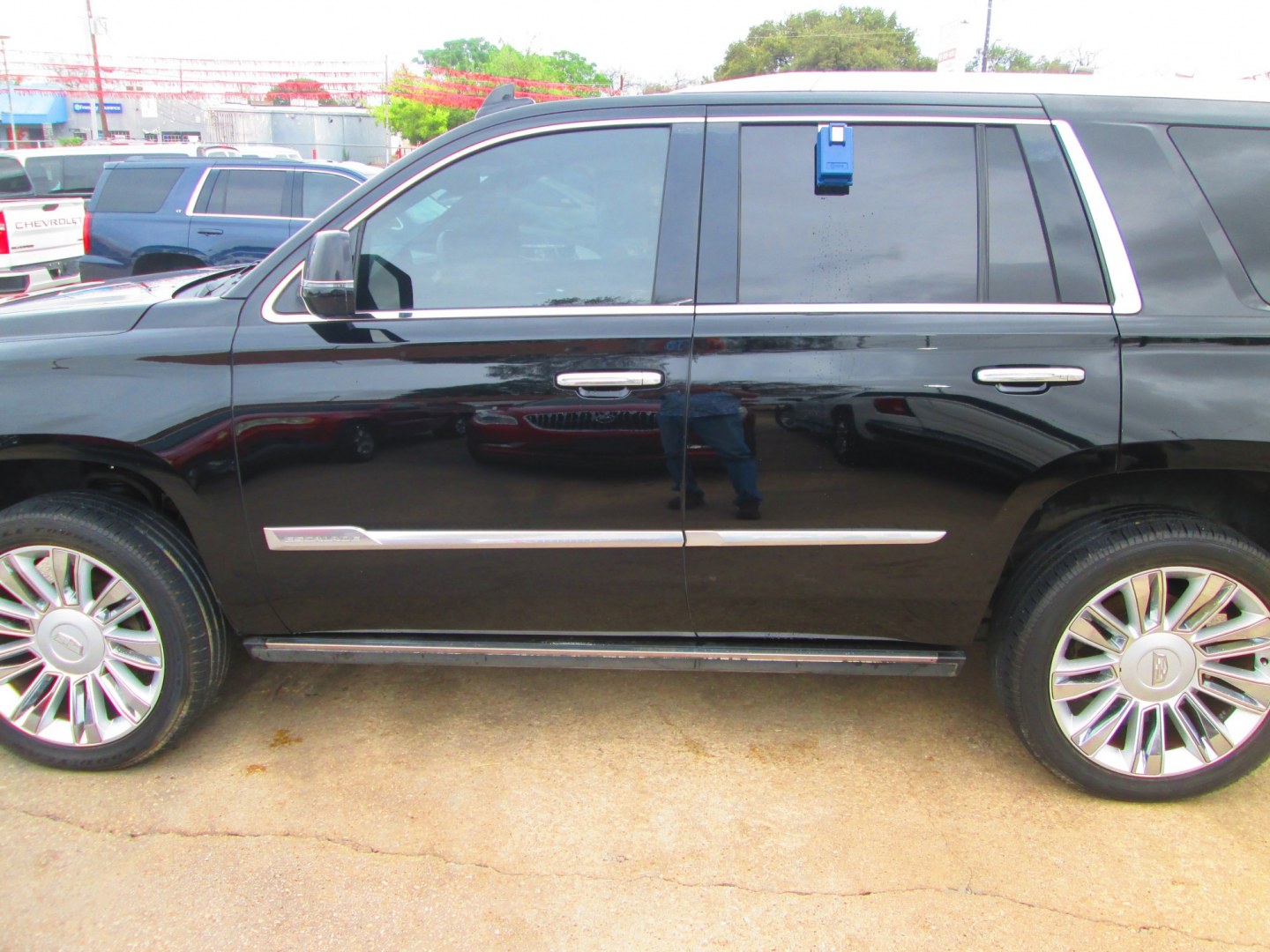 2016 BLACK Cadillac Escalade Platinum 2WD (1GYS3DKJ9GR) with an 6.2L V8 OHV 16V FFV engine, 6A transmission, located at 1815 NE 28th St., Fort Worth, TX, 76106, (817) 625-6251, 32.795582, -97.333069- Photo#8