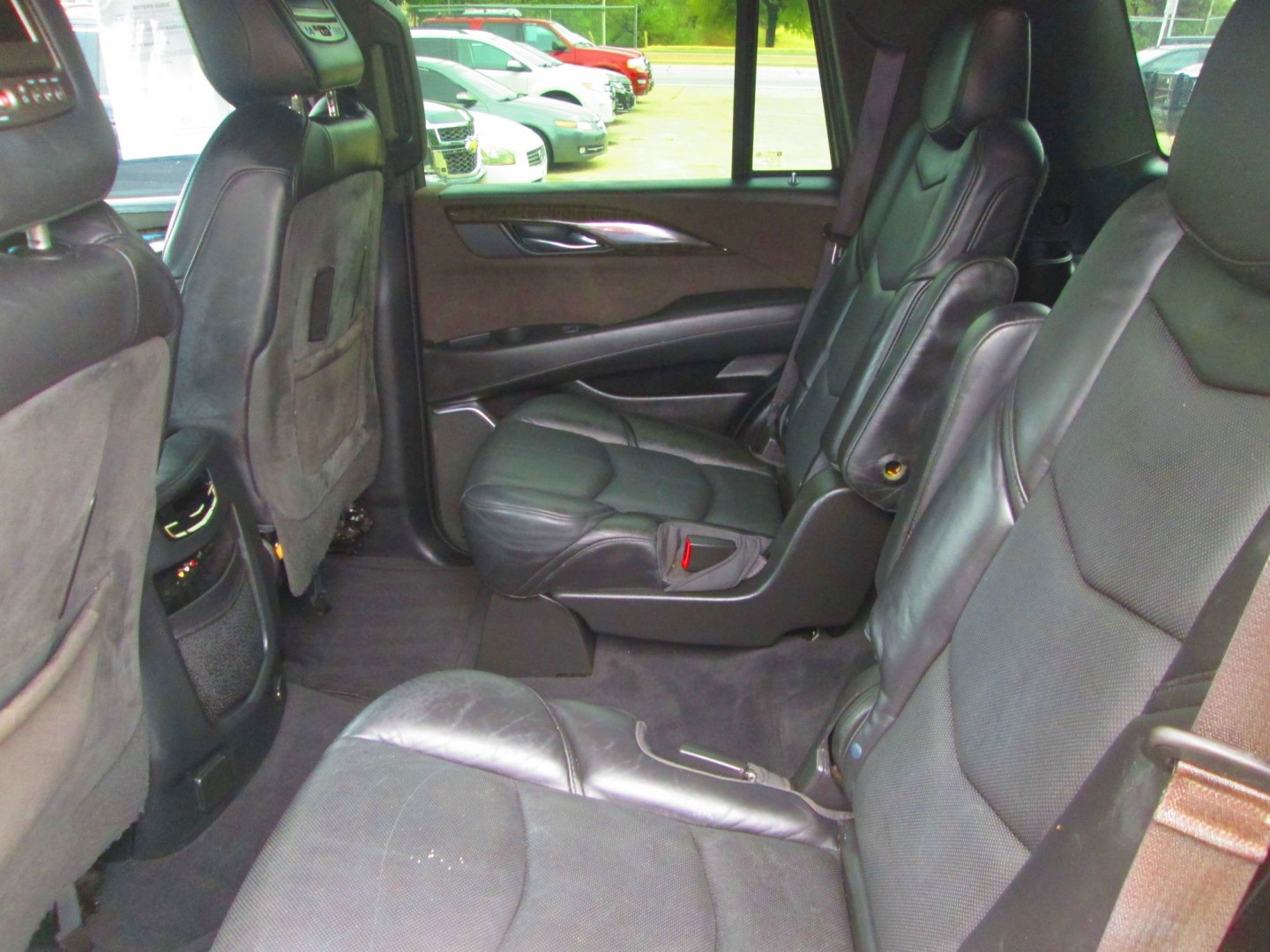 2016 BLACK Cadillac Escalade Platinum 2WD (1GYS3DKJ9GR) with an 6.2L V8 OHV 16V FFV engine, 6A transmission, located at 1815 NE 28th St., Fort Worth, TX, 76106, (817) 625-6251, 32.795582, -97.333069- Photo#9