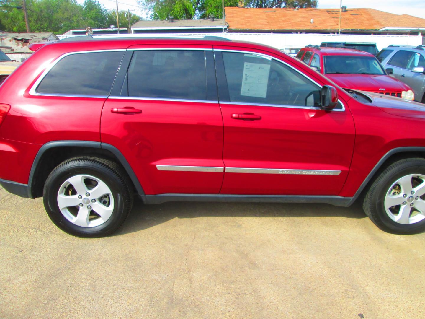 2012 RED Jeep Grand Cherokee Laredo 2WD (1C4RJEATXCC) with an 5.7L V8 OHV 16V engine, 5-Speed Automatic transmission, located at 1815 NE 28th St., Fort Worth, TX, 76106, (817) 625-6251, 32.795582, -97.333069- Photo#3