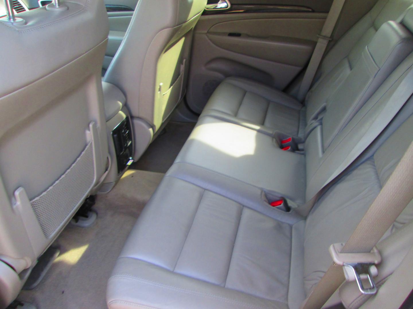 2012 RED Jeep Grand Cherokee Laredo 2WD (1C4RJEATXCC) with an 5.7L V8 OHV 16V engine, 5-Speed Automatic transmission, located at 1815 NE 28th St., Fort Worth, TX, 76106, (817) 625-6251, 32.795582, -97.333069- Photo#8