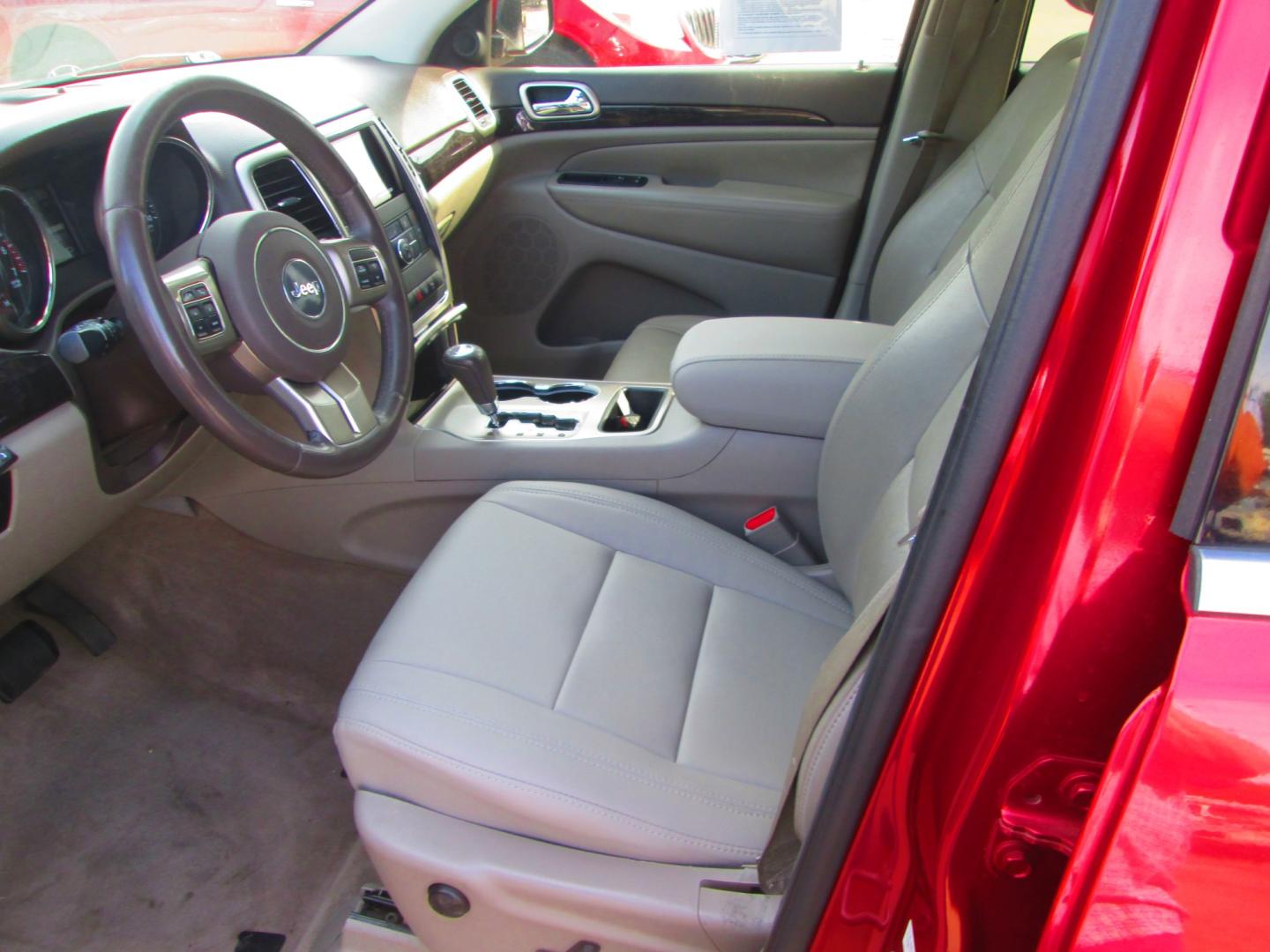 2012 RED Jeep Grand Cherokee Laredo 2WD (1C4RJEATXCC) with an 5.7L V8 OHV 16V engine, 5-Speed Automatic transmission, located at 1815 NE 28th St., Fort Worth, TX, 76106, (817) 625-6251, 32.795582, -97.333069- Photo#10